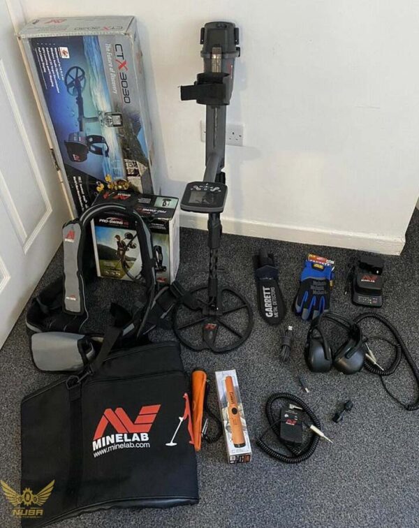 Minelab CTX 3030 Metal Detector